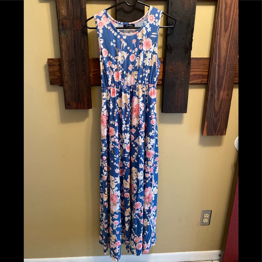 Stretchy dress with pockets